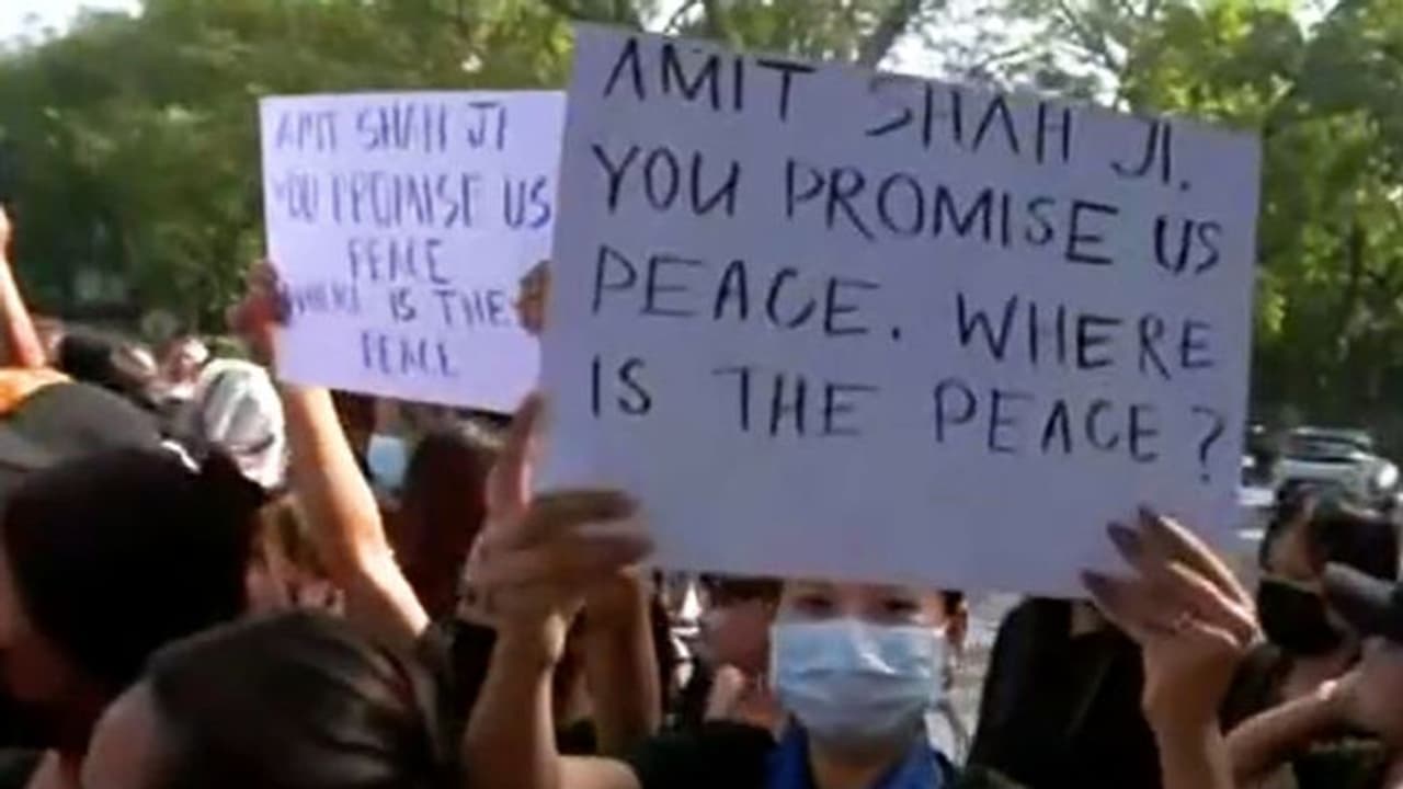 மணிப்பூருக்கு அனைத்துக் கட்சி குழுவை அனுப்ப வேண்டும்: டெல்லி கூட்டத்தில் எதிர்க்கட்சிகள் வலியுறுத்தல் மணிப்பூருக்கு அனைத்துக் கட்சி குழுவை அனுப்ப வேண்டும்: டெல்லி கூட்டத்தில் எதிர்க்கட்சிகள் வலியுறுத்தல்