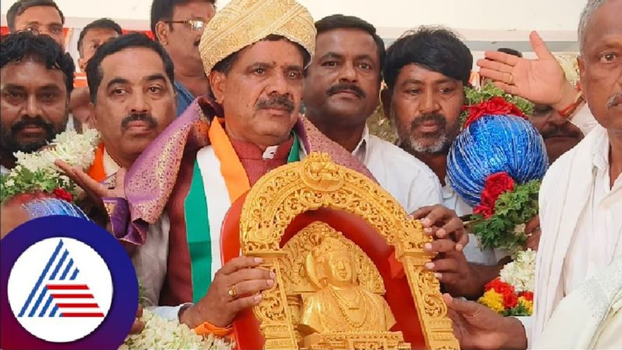 ಕಾಂಗ್ರೆಸ್ ಬೆನ್ನಿಗೆ ಚೂರಿ ಹಾಕುವವರಿಗೆ ಜಾಗವಿಲ್ಲ: ಮಾಜಿ ಶಾಸಕರ ವಿರುದ್ಧ ಬಿ.ದೇವೇಂದ್ರಪ್ಪ ನೇರ ವಾಗ್ದಾಳಿ ಕಾಂಗ್ರೆಸ್ ಬೆನ್ನಿಗೆ ಚೂರಿ ಹಾಕುವವರಿಗೆ ಜಾಗವಿಲ್ಲ: ಮಾಜಿ ಶಾಸಕರ ವಿರುದ್ಧ ಬಿ.ದೇವೇಂದ್ರಪ್ಪ ನೇರ ವಾಗ್ದಾಳಿ