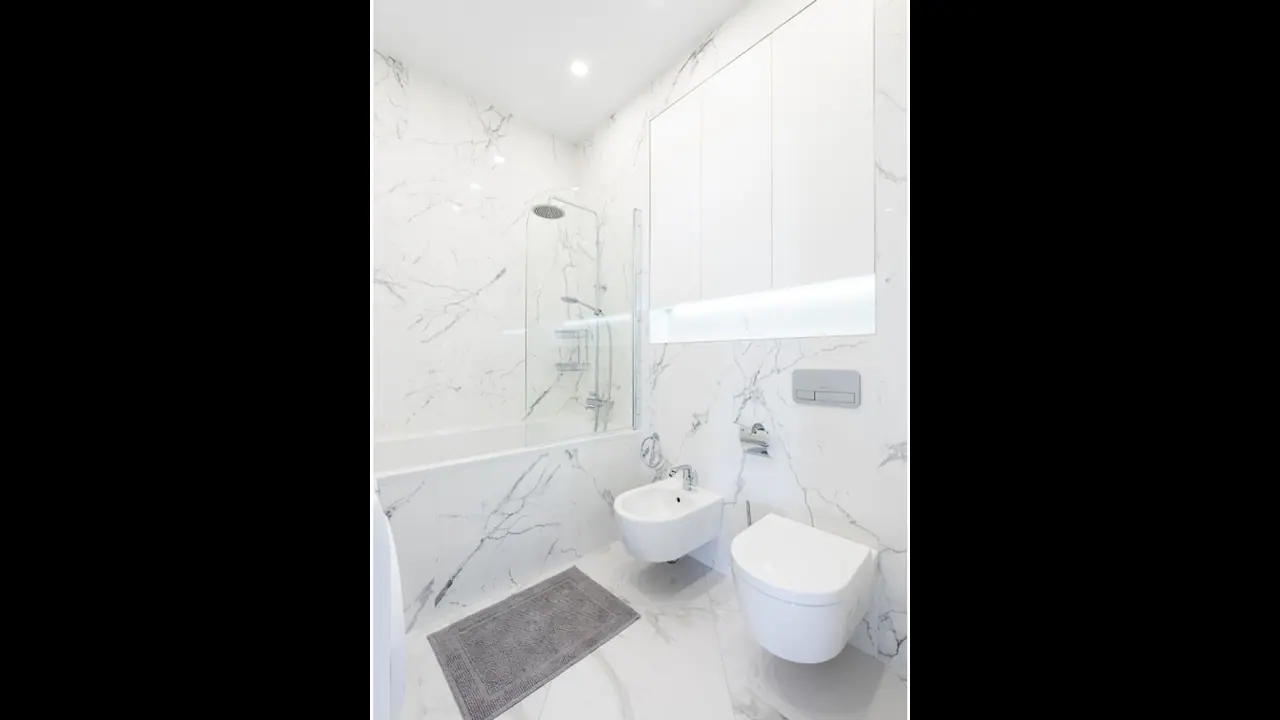 Vastu tips: படிக்கட்டுக்கு அடியில் கழிப்பறை இருந்தா பணம் பிரச்சனை வருமாம்...கவனமாக இருங்க!