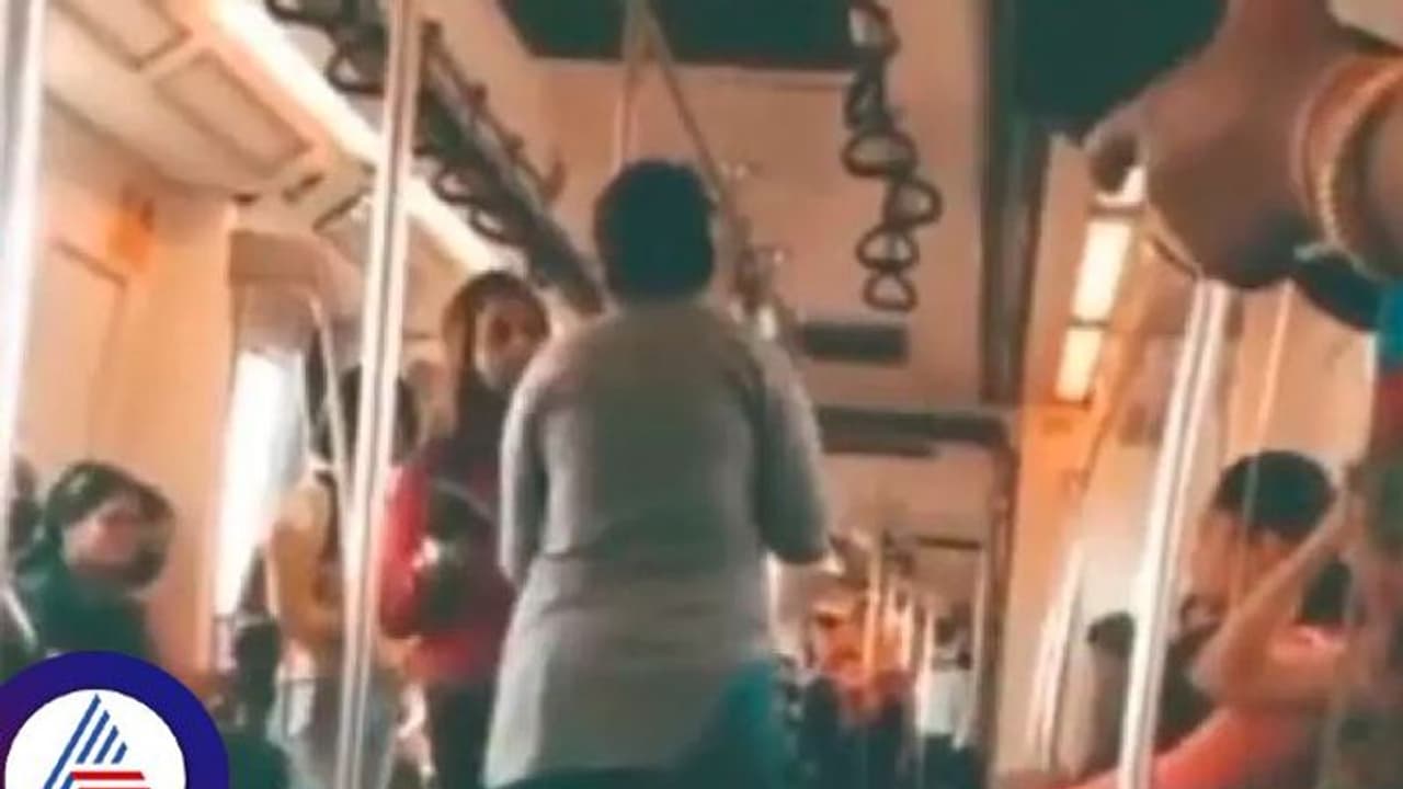 ಮೆಟ್ರೋದಲ್ಲಿ ಜಡೆಜಗಳ; ಚಪ್ಪಲಿ, ವಾಟರ್ ಬಾಟಲ್‌ನಲ್ಲಿ ಹೊಡೆದಾಡಿಕೊಂಡ ರೌಡಿ ಬೇಬೀಸ್!