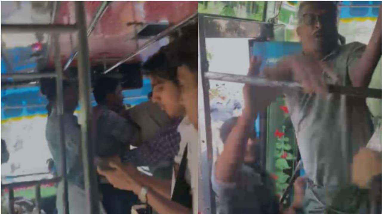 വിദ്യാർഥികളെ കയറ്റാതെ സ്വകാര്യബസ്, വിലങ്ങിട്ട് രക്ഷിതാവ്, ബൈക്കിൽ തട്ടിയെന്നാരോപിച്ച് ഡ്രൈവർക്ക് മർദനം വീഡിയോ വിദ്യാർഥികളെ കയറ്റാതെ സ്വകാര്യബസ്, വിലങ്ങിട്ട് രക്ഷിതാവ്, ബൈക്കിൽ തട്ടിയെന്നാരോപിച്ച് ഡ്രൈവർക്ക് മർദനം വീഡിയോ