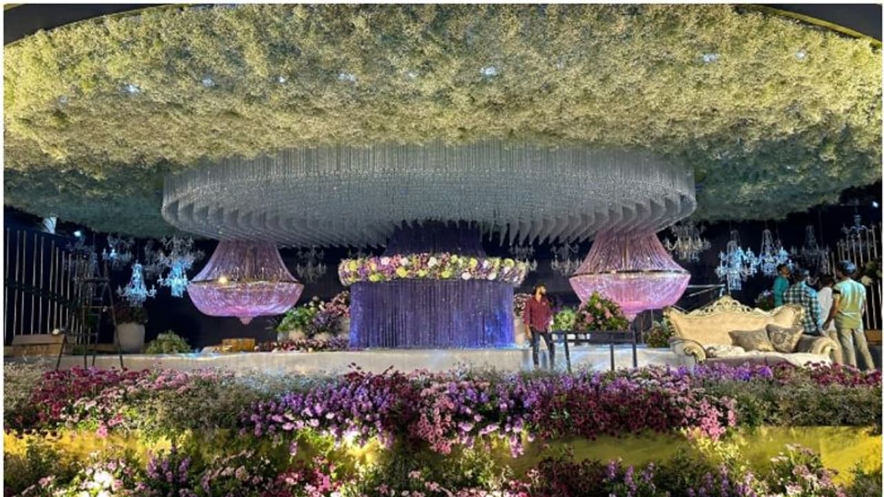 Abhishek Ambareesh Reception: ಅದ್ದೂರಿ ಆರತಕ್ಷತೆಗೆ ಸಿದ್ಧವಾಗಿದೆ ವೇದಿಕೆ, ಯಾರೆಲ್ಲಾ ಗಣ್ಯರು ಭಾಗಿಯಾಗ್ತಾರೆ? Abhishek Ambareesh Reception: ಅದ್ದೂರಿ ಆರತಕ್ಷತೆಗೆ ಸಿದ್ಧವಾಗಿದೆ ವೇದಿಕೆ, ಯಾರೆಲ್ಲಾ ಗಣ್ಯರು ಭಾಗಿಯಾಗ್ತಾರೆ?