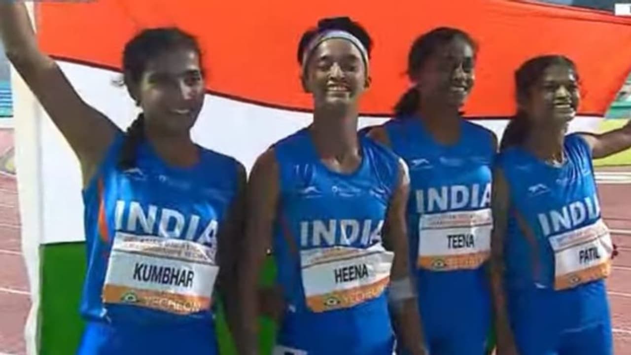 4x400 மீட்டர் தொடர் ஓட்டப் போட்டியில் தங்கம் வென்ற இந்திய வீராங்கனைகள்! 4x400 மீட்டர் தொடர் ஓட்டப் போட்டியில் தங்கம் வென்ற இந்திய வீராங்கனைகள்!