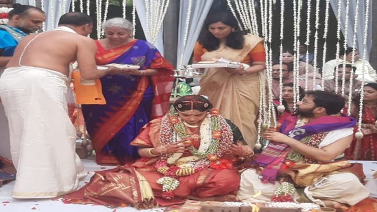 நிர்மலா சீதாராமன் மகளுக்கு திருமணம்!