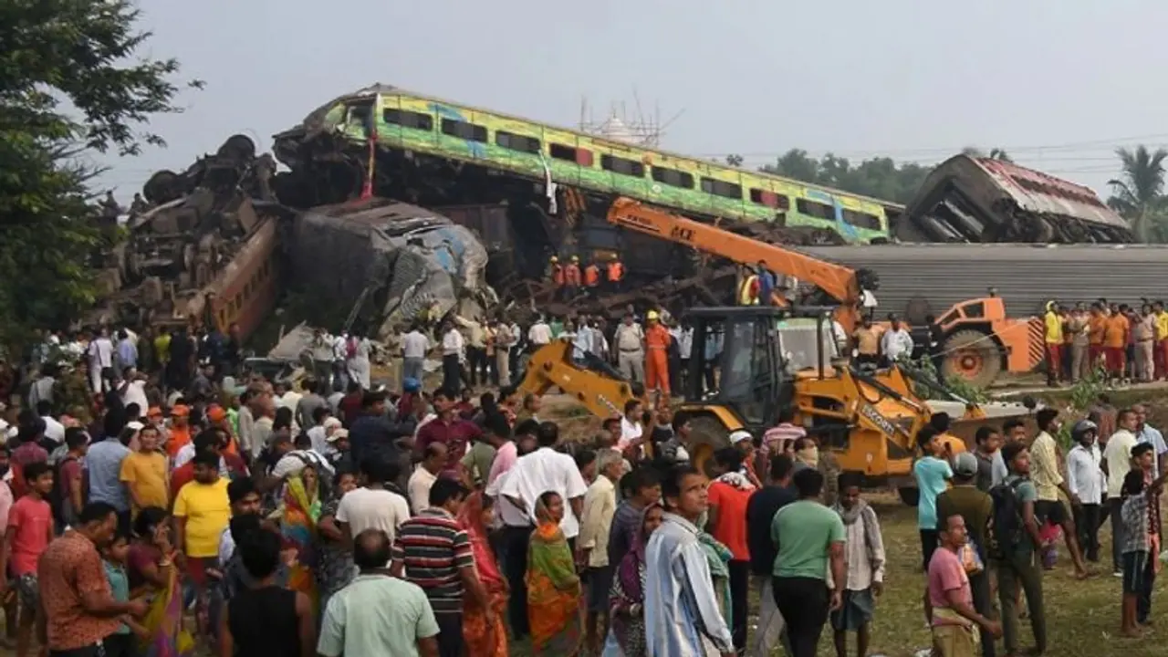 Odisha Train Accident : பல உயிர்களை குடித்த ஒடிசா ரயில் விபத்து.. மூவர் கைது CBI யின் அதிரடி நடவடிக்கை!