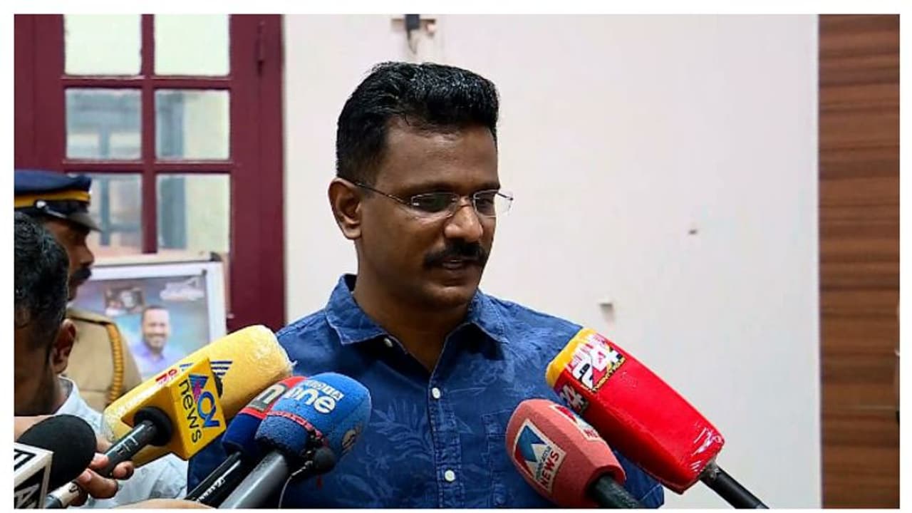 അമൽ ജ്യോതിയിലെ വിദ്യാർത്ഥിനിയുടെ മരണം; ആത്മഹത്യാ കുറിപ്പ് കിട്ടിയിരുന്നുവെന്ന് കോട്ടയം എസ്പി അമൽ ജ്യോതിയിലെ വിദ്യാർത്ഥിനിയുടെ മരണം; ആത്മഹത്യാ കുറിപ്പ് കിട്ടിയിരുന്നുവെന്ന് കോട്ടയം എസ്പി