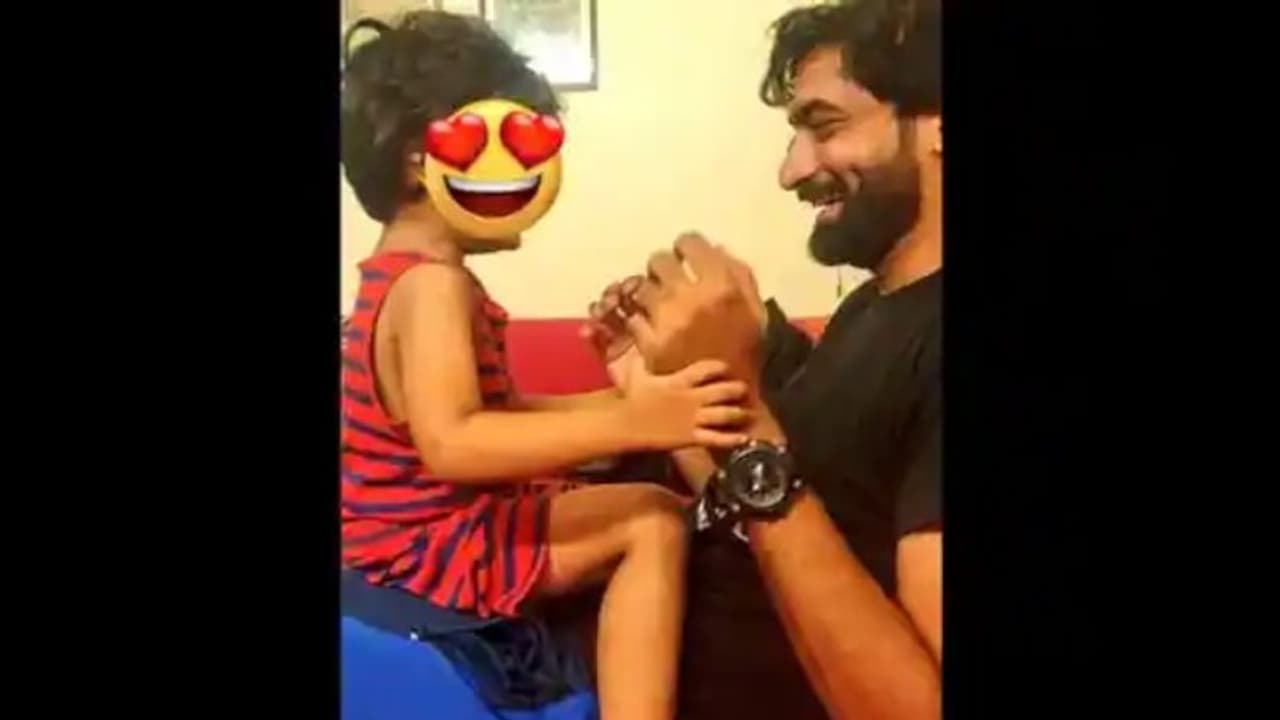 '15 മിനുറ്റ് നേരം കാണാമെന്ന് കരുതി, ഇപ്പോള്‍ 10 വര്‍ഷമായി'; രസകരമായ അനുഭവം പറഞ്ഞ് യുവതി