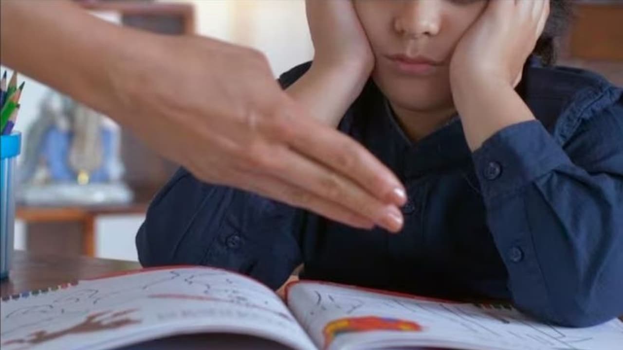 ಚಾಟ್ಜಿಪಿಟಿ ಬಳಸಿ ಹೋಮ್ವರ್ಕ್: ಶಿಕ್ಷಕರಿಗೆ ಸಿಕ್ಕಿಬಿದ್ದ ವಿದ್ಯಾರ್ಥಿ : ಪೋಸ್ಟ್ ವೈರಲ್ ಚಾಟ್ಜಿಪಿಟಿ ಬಳಸಿ ಹೋಮ್ವರ್ಕ್: ಶಿಕ್ಷಕರಿಗೆ ಸಿಕ್ಕಿಬಿದ್ದ ವಿದ್ಯಾರ್ಥಿ : ಪೋಸ್ಟ್ ವೈರಲ್