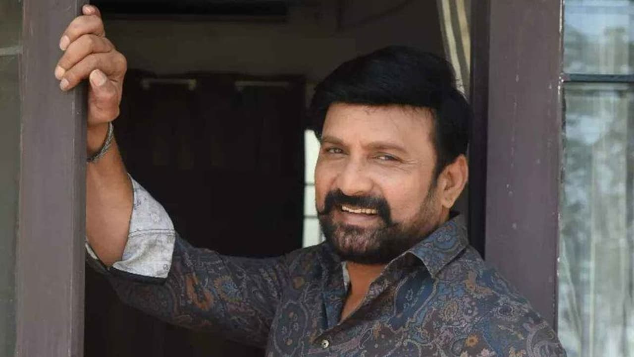 துணை இயக்குநரை சாதி வெறியோடு திட்டிய நடிகர் விக்னேஷ்! பகிரங்க மன்னிப்பு கேட்டார்!