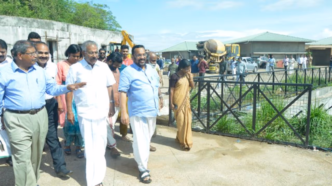 അടുത്ത മാസം പക്ഷികളെ പുത്തൂര്‍ സുവോളജിക്കല്‍ പാര്‍ക്കിലേക്ക് മാറ്റും: മന്ത്രിമാർ സന്ദർശനം നടത്തി