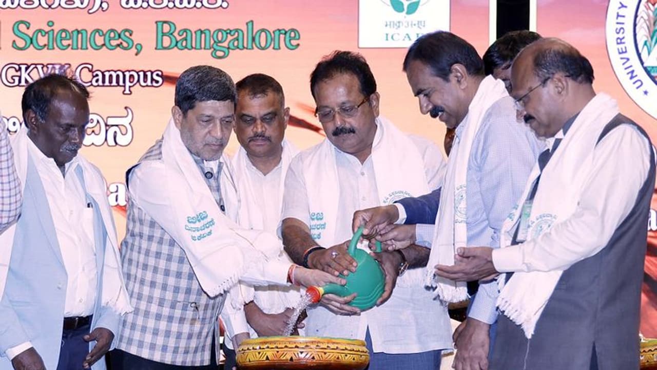 ಕೃಷಿ ಸಂಶೋಧನೆ ಫಲ ರೈತರಿಗೆ ಸಿಗಲಿ: ಸಚಿವ ಚಲುವರಾಯಸ್ವಾಮಿ ಕೃಷಿ ಸಂಶೋಧನೆ ಫಲ ರೈತರಿಗೆ ಸಿಗಲಿ: ಸಚಿವ ಚಲುವರಾಯಸ್ವಾಮಿ