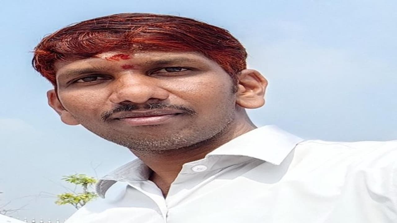 నక్క హరిక్రిష్ణ కవిత : చిరిగిపోయిన ప్రేమలేఖ నక్క హరిక్రిష్ణ కవిత : చిరిగిపోయిన ప్రేమలేఖ