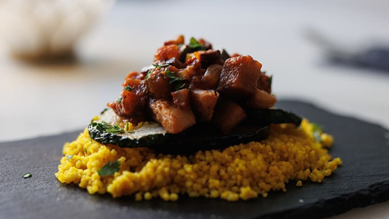 ജോലി തരാം, പക്ഷേ സസ്യാഹാരം മാത്രമേ കഴിക്കാവൂ; വിചിത്രമായ ആവശ്യം കേട്ട് അമ്പരന്ന് തൊഴിലന്വേഷകർ