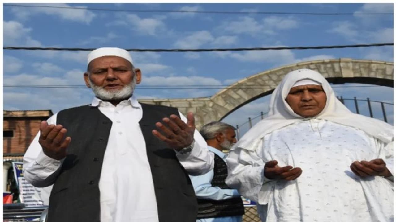 పుట్టిన గడ్డతో భారతీయ ముస్లింలది భావోద్వేగ సంబంధం.. సాంస్కృతికంగా పెనవేసుకున్నారు! పుట్టిన గడ్డతో భారతీయ ముస్లింలది భావోద్వేగ సంబంధం.. సాంస్కృతికంగా పెనవేసుకున్నారు!