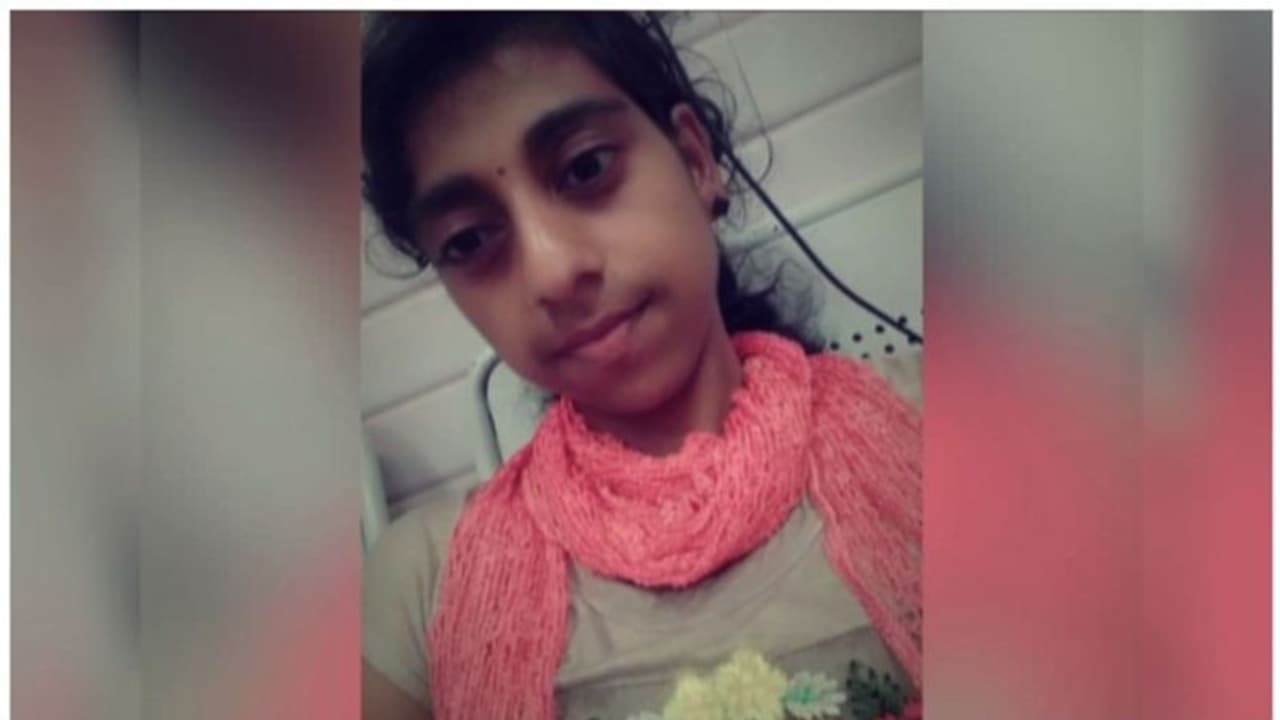 പ്രണയത്തിൽ നിന്ന് പിന്മാറിയില്ല, കൊന്നുകുഴിച്ചു മൂടി: അമ്പൂരി രാഖി വധക്കേസിൽ മൂന്ന് പ്രതികൾക്കും ജീവപര്യന്തം പ്രണയത്തിൽ നിന്ന് പിന്മാറിയില്ല, കൊന്നുകുഴിച്ചു മൂടി: അമ്പൂരി രാഖി വധക്കേസിൽ മൂന്ന് പ്രതികൾക്കും ജീവപര്യന്തം