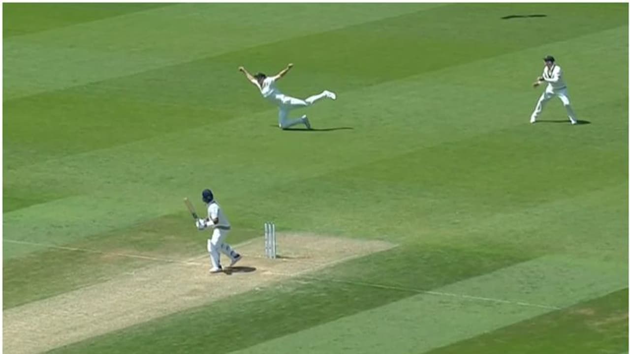 അനായാസം കൈവിടും, ചിലത് പറന്ന് പിടിക്കും! രഹാനെയെ പുറത്താക്കാന് അവിശ്വസനീയ ക്യാച്ചുമായി കാമറൂണ് ഗ്രീന് അനായാസം കൈവിടും, ചിലത് പറന്ന് പിടിക്കും! രഹാനെയെ പുറത്താക്കാന് അവിശ്വസനീയ ക്യാച്ചുമായി കാമറൂണ് ഗ്രീന്