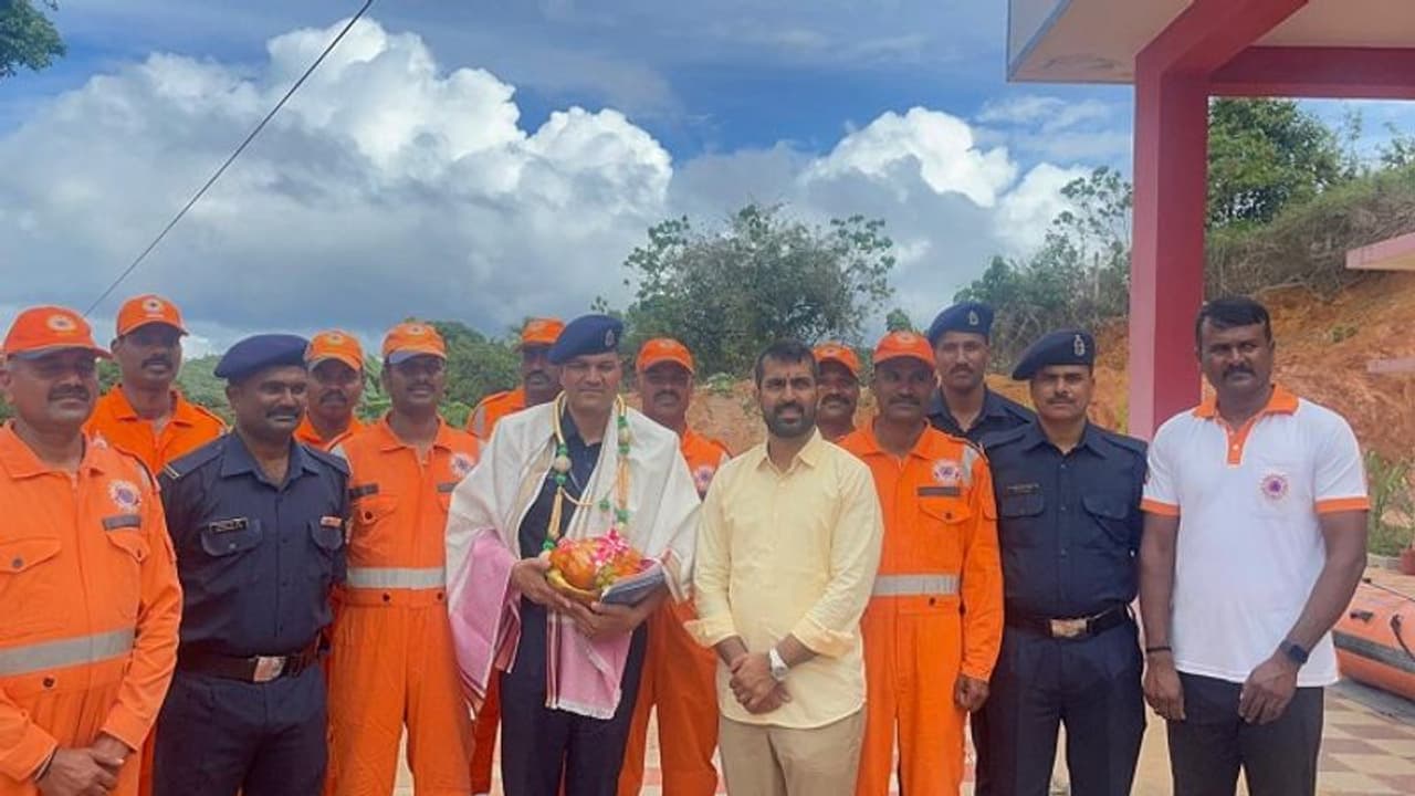 ಮಳೆಗಾಲ ಆರಂಭ: ಮಡಿಕೇರಿಯಲ್ಲಿ ಮೊಕ್ಕಾಂ ಹೂಡಿದ ಎನ್ಡಿಆರ್ಎಫ್ ತಂಡ ಮಳೆಗಾಲ ಆರಂಭ: ಮಡಿಕೇರಿಯಲ್ಲಿ ಮೊಕ್ಕಾಂ ಹೂಡಿದ ಎನ್ಡಿಆರ್ಎಫ್ ತಂಡ