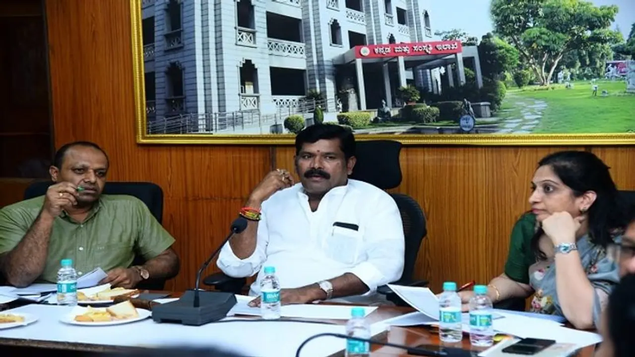 ಕರ್ನಾಟಕಕ್ಕೆ 50 ವರ್ಷ: ವರ್ಷ ವಿಡೀ ಕಾರ್ಯಕ್ರಮ, ಸಚಿವ ಶಿವರಾಜ್ ತಂಗಡಗಿ ಕರ್ನಾಟಕಕ್ಕೆ 50 ವರ್ಷ: ವರ್ಷ ವಿಡೀ ಕಾರ್ಯಕ್ರಮ, ಸಚಿವ ಶಿವರಾಜ್ ತಂಗಡಗಿ