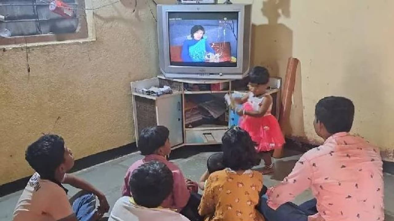 ദിവസവും ഒന്നര മണിക്കൂർ ടിവിയും ഫോണും വേണ്ട; പുതിയ സംവിധാനം നടപ്പിലാക്കി മഹാരാഷ്ട്രയിലെ ഒരു ഗ്രാമം