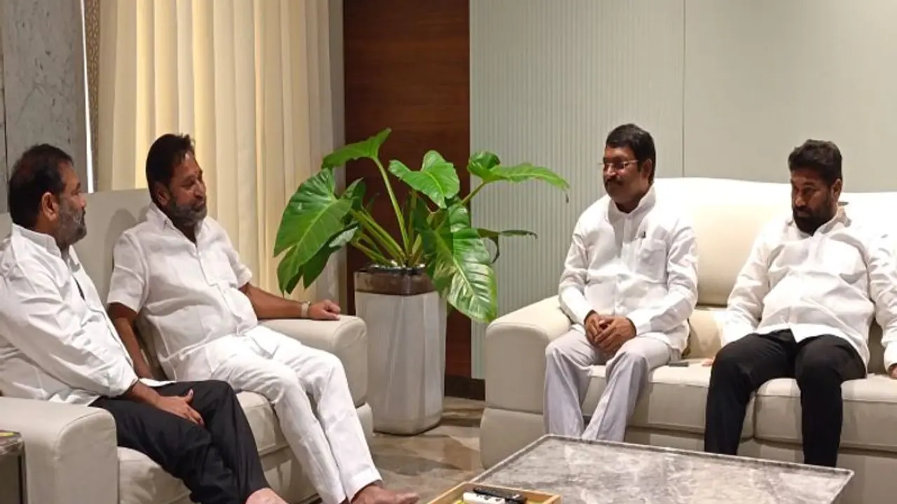 కోటంరెడ్డితో టీడీపీ నేతల భేటీ.. నెల్లూరులో వేగంగా మారుతున్న రాజకీయం.. కోటంరెడ్డితో టీడీపీ నేతల భేటీ.. నెల్లూరులో వేగంగా మారుతున్న రాజకీయం..