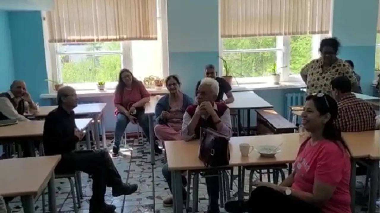 When 'Gayatri Mantra' lifted spirits of stranded Air India passengers in Russia's Magadan (WATCH) When 'Gayatri Mantra' lifted spirits of stranded Air India passengers in Russia's Magadan (WATCH)