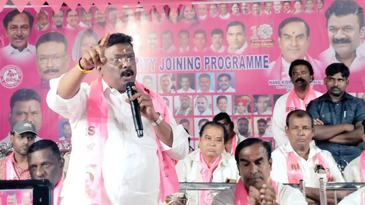 Dasoju Sravan: "అలా చేస్తే.. ఐదేండ్ల లోపే దించేస్తారు" Dasoju Sravan: "అలా చేస్తే.. ఐదేండ్ల లోపే దించేస్తారు"