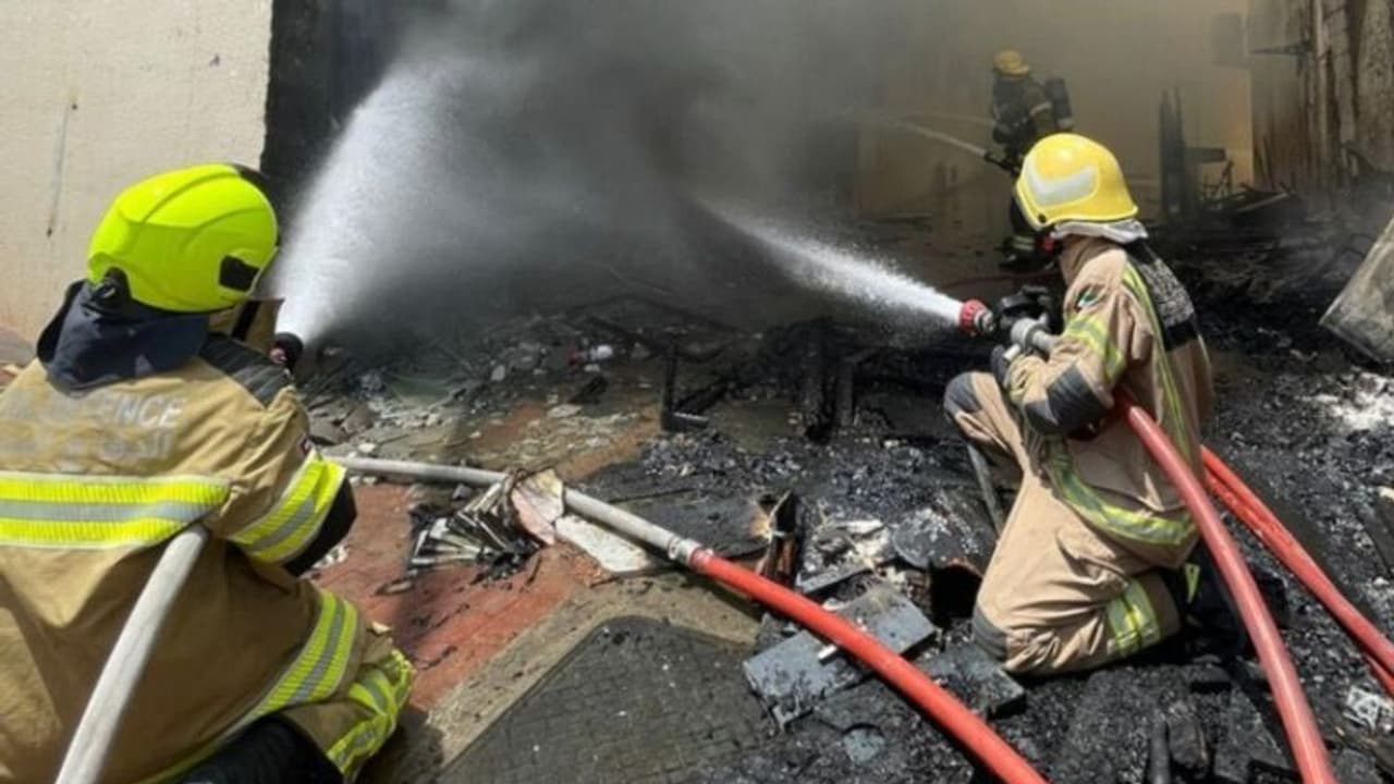 ధారవిలో ఘోర అగ్ని ప్రమాదం..ముగ్గురు చిన్నారులు సహా 32 మందికి గాయాలు.. ధారవిలో ఘోర అగ్ని ప్రమాదం..ముగ్గురు చిన్నారులు సహా 32 మందికి గాయాలు..