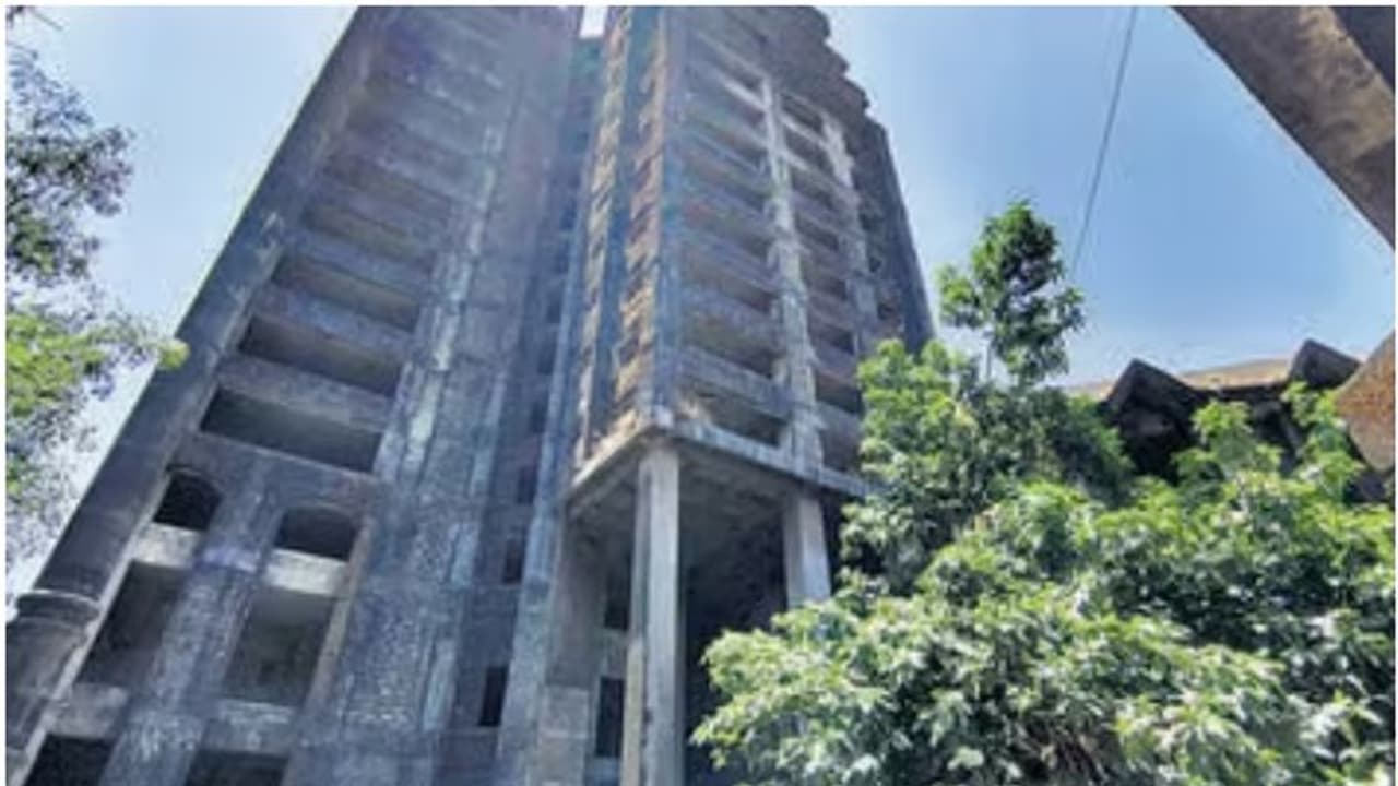 നിർമാണം പൂർത്തിയാകാത്ത കെട്ടിടത്തിന് മുകളിൽ 'ബിയർ പാർട്ടി', 19 കാരിക്ക് ദാരുണാന്ത്യം, അന്വേഷണം നിർമാണം പൂർത്തിയാകാത്ത കെട്ടിടത്തിന് മുകളിൽ 'ബിയർ പാർട്ടി', 19 കാരിക്ക് ദാരുണാന്ത്യം, അന്വേഷണം