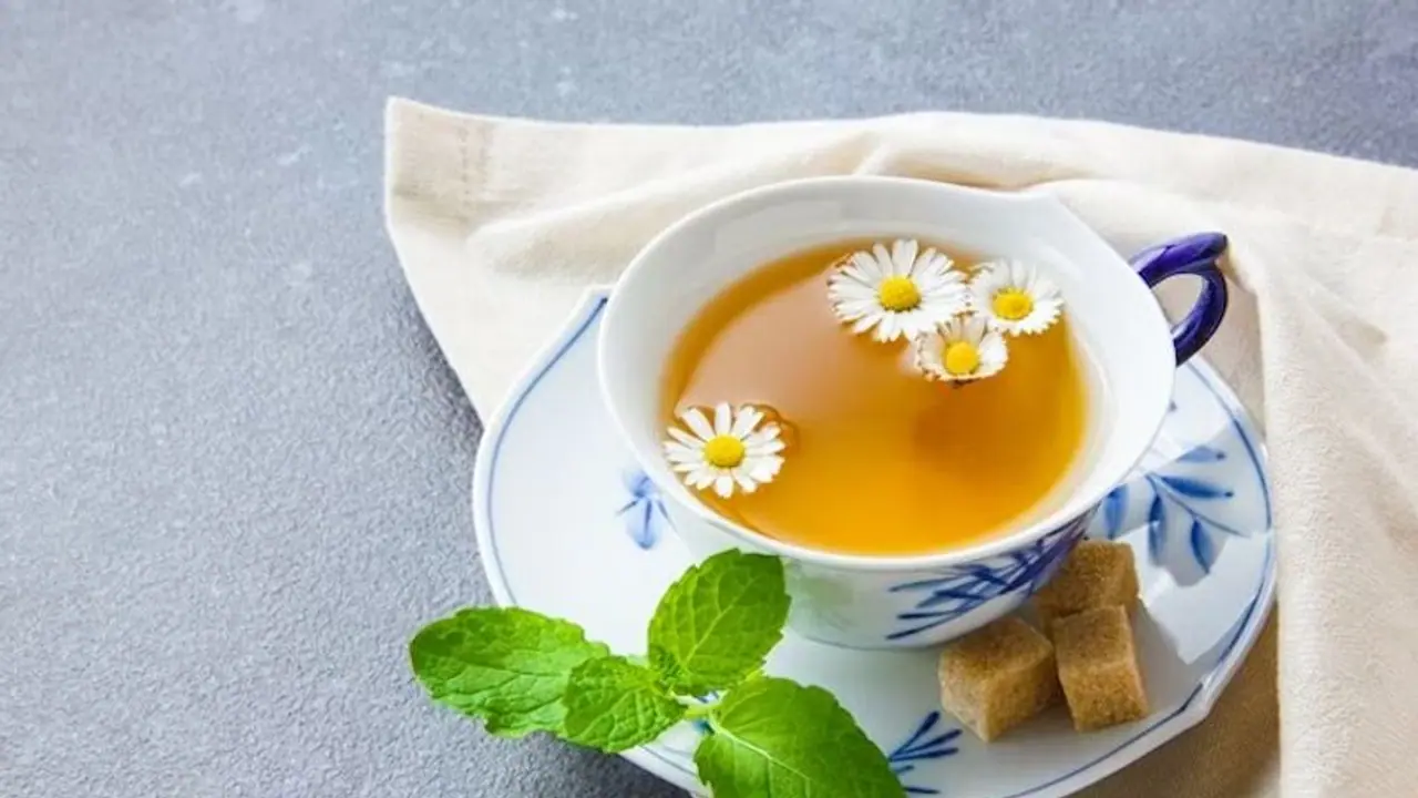 Cleanser to Brightening: 5 Skin benefits of Chamomile Tea Cleanser to Brightening: 5 Skin benefits of Chamomile Tea