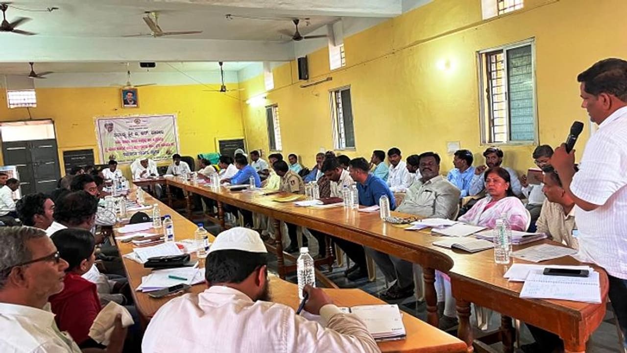 ಆಳಂದ: ಅಧಿಕಾರಿಗಳಿಗೆ ಶಾಸಕ ಬಿ.ಆರ್. ಪಾಟೀಲ ಬಿಗ್ ಶಾಕ್..! ಆಳಂದ: ಅಧಿಕಾರಿಗಳಿಗೆ ಶಾಸಕ ಬಿ.ಆರ್. ಪಾಟೀಲ ಬಿಗ್ ಶಾಕ್..!