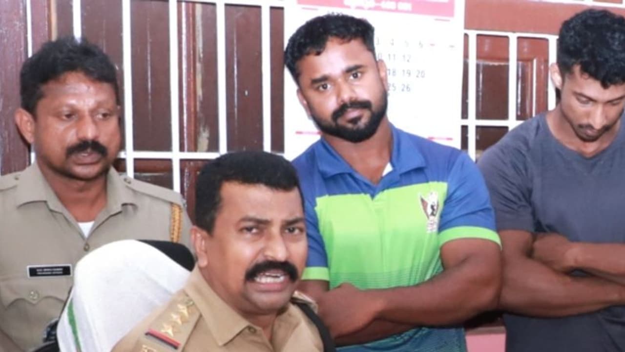 തൃശൂരില് വന് എംഡിഎംഎ, കഞ്ചാവ് വേട്ട; മുന് മിസ്റ്റര് കേരള റണ്ണര്അപ്പും എന്ജിനീയറും അറസ്റ്റില് തൃശൂരില് വന് എംഡിഎംഎ, കഞ്ചാവ് വേട്ട; മുന് മിസ്റ്റര് കേരള റണ്ണര്അപ്പും എന്ജിനീയറും അറസ്റ്റില്