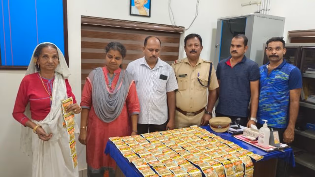 നിരോധിത പുകയില ഉത്പന്നങ്ങളുമായി 70കാരി അറസ്റ്റില്; വില്പ്പന നടത്തിയിരുന്നത് മൂന്നിരട്ടി വിലക്ക് നിരോധിത പുകയില ഉത്പന്നങ്ങളുമായി 70കാരി അറസ്റ്റില്; വില്പ്പന നടത്തിയിരുന്നത് മൂന്നിരട്ടി വിലക്ക്