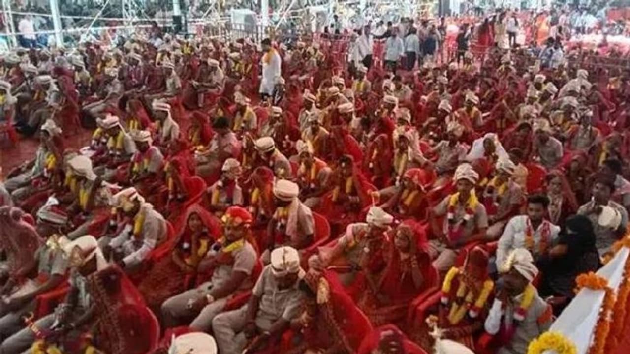 ഒരേ വേദിയിൽ ഒരേസമയം വിവാഹിതരായത് 2,143 ദമ്പതികൾ, ലോകറെക്കോർഡ് നേട്ടവുമായി ഒരു വിവാഹാഘോഷം