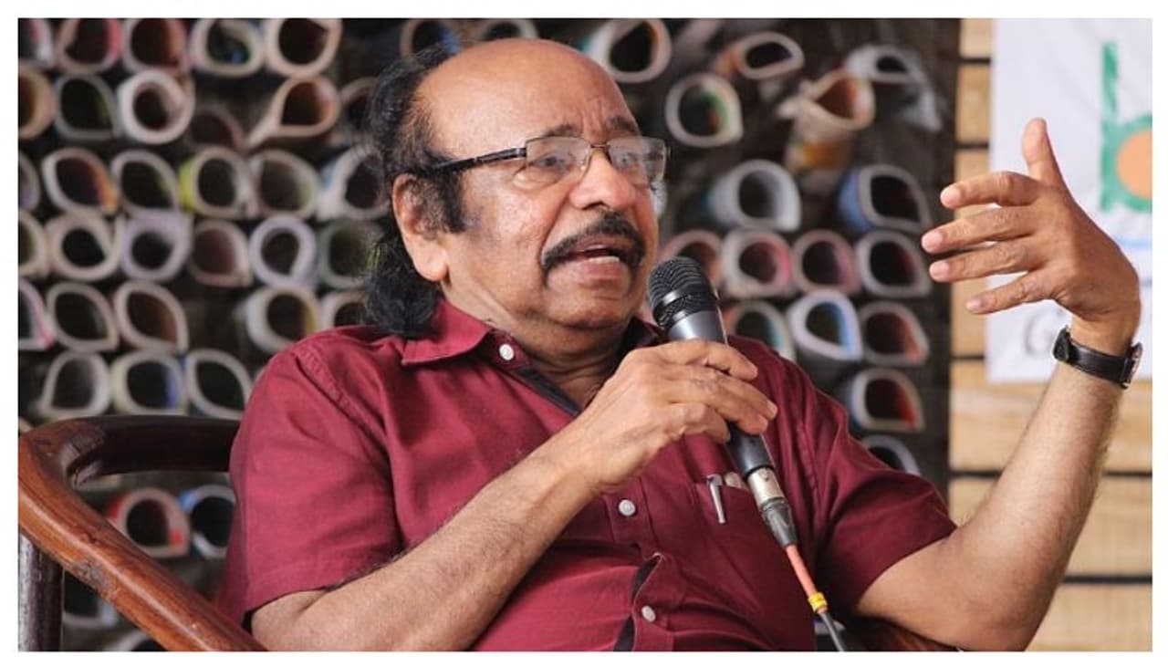 അഖില നന്ദകുമാറിനെതിരായ കേസ്: മാധ്യമ സ്വാതന്ത്ര്യത്തിനെതിരായ വെല്ലുവിളിയെന്ന് കെ സച്ചിദാനന്ദൻ