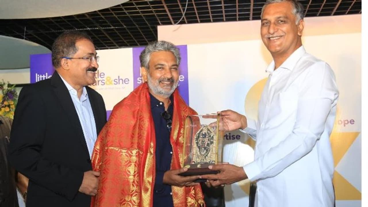 తెలుగు జాతి ఖ్యాతిని ప్రపంచ వ్యాప్తం చేసిన దర్శకుడు రాజమౌళి.. ప్రశంసలు కురిపించిన మంత్రి హరీష్ రావు తెలుగు జాతి ఖ్యాతిని ప్రపంచ వ్యాప్తం చేసిన దర్శకుడు రాజమౌళి.. ప్రశంసలు కురిపించిన మంత్రి హరీష్ రావు