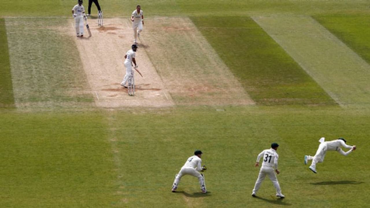 ഇന്ത്യന് ആരാധകര്ക്ക് ഹൃദയഭേദകമായ കാഴ്ച, ക്രിക്കറ്റ് പ്രേമികള്ക്ക് സൂപ്പര് ക്യാച്ച് വീഡിയോ ഇന്ത്യന് ആരാധകര്ക്ക് ഹൃദയഭേദകമായ കാഴ്ച, ക്രിക്കറ്റ് പ്രേമികള്ക്ക് സൂപ്പര് ക്യാച്ച് വീഡിയോ