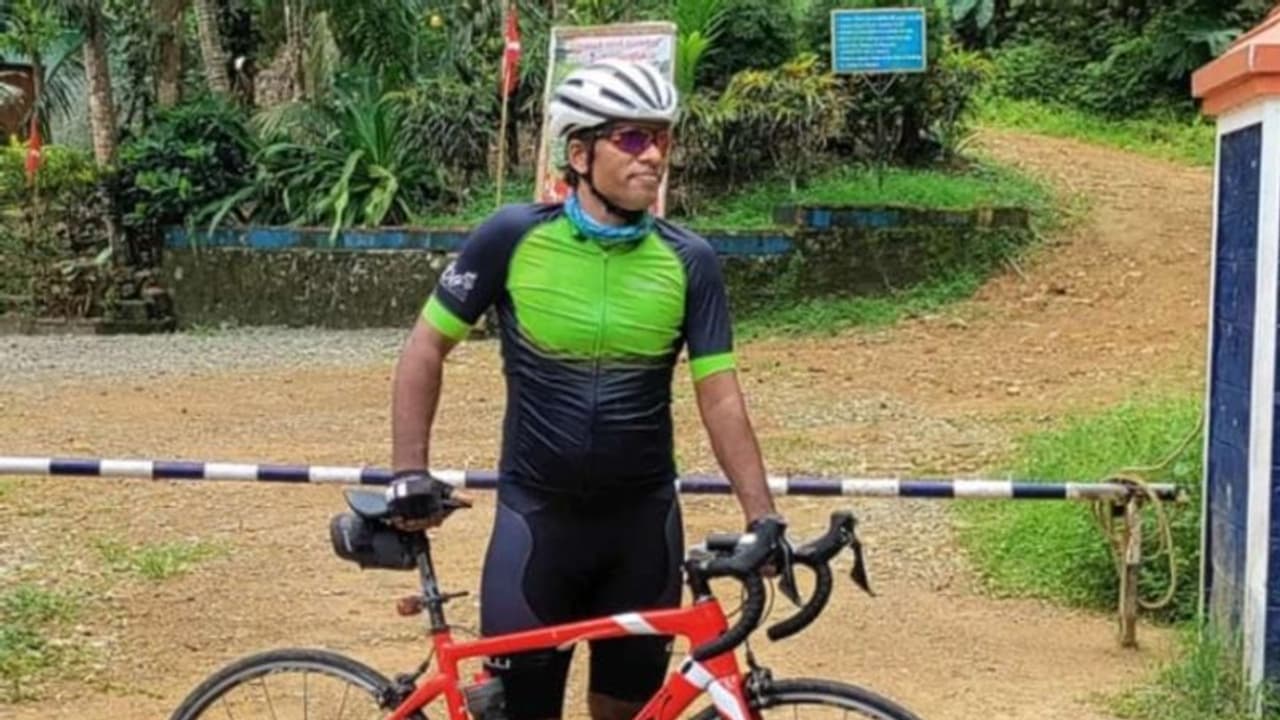 നിര്‍ത്തിയിട്ട ലോറിയിൽ സവാരിക്കിടെ സൈക്കിൾ ഇടിച്ച് തിരുവനന്തപുരത്ത് പൊലീസുകാരന്‍ മരിച്ചു