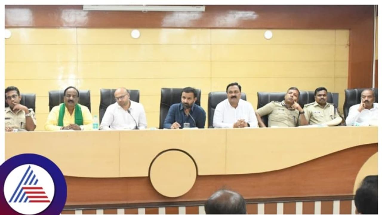  ಆರೋಗ್ಯ ಇಲಾಖೆಯ ಅಧಿಕಾರಿಗಳ ಚಳಿ ಬಿಡಿಸಿದ ಧಾರವಾಡ ಜಿಲ್ಲಾ ಉಸ್ತುವಾರಿ ಸಂತೋಷ್ ಲಾಡ್ 