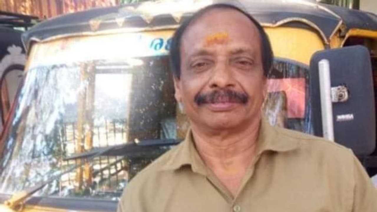  ഓട്ടോറിക്ഷ നിയന്ത്രണംവിട്ട് മറിഞ്ഞു, അടിയിൽ പെട്ട് തലയ്ക്ക് ഗുരുതരമായി പരിക്കേറ്റ ഡ്രൈവർ മരിച്ചു