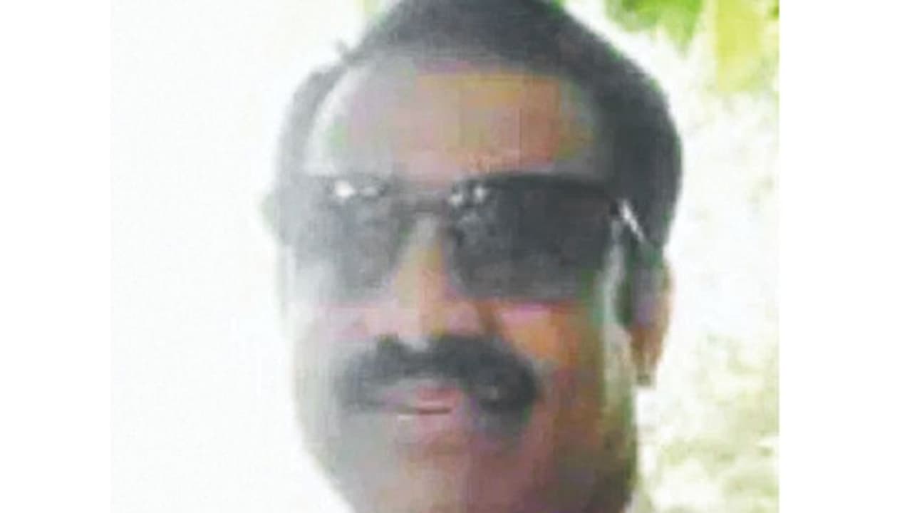 Bengaluru: ಕೆಲಸ ಕೊಡಿಸುವುದಾಗಿ ನಂಬಿಸಿ ವಂಚನೆ: ನಕಲಿ ಐಪಿಎಸ್ ಅಧಿಕಾರಿ ಪೊಲೀಸರ ಬಲೆಗೆ! Bengaluru: ಕೆಲಸ ಕೊಡಿಸುವುದಾಗಿ ನಂಬಿಸಿ ವಂಚನೆ: ನಕಲಿ ಐಪಿಎಸ್ ಅಧಿಕಾರಿ ಪೊಲೀಸರ ಬಲೆಗೆ!