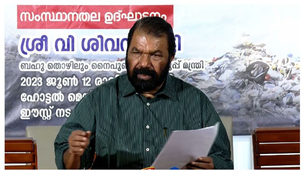 പ്ലസ് വൺ: 'മലപ്പുറം ജില്ലയക്ക് 14 അധിക ബാച്ച്'; പ്രഖ്യാപനവുമായി മന്ത്രി വി ശിവൻകുട്ടി പ്ലസ് വൺ: 'മലപ്പുറം ജില്ലയക്ക് 14 അധിക ബാച്ച്'; പ്രഖ്യാപനവുമായി മന്ത്രി വി ശിവൻകുട്ടി