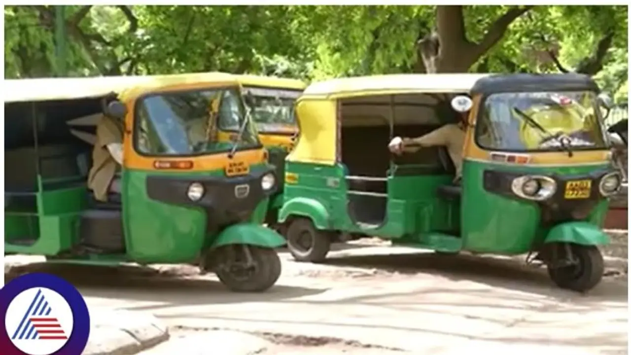 Bengaluru auto driver shows his smartwatch with QR code for payments, netizens react