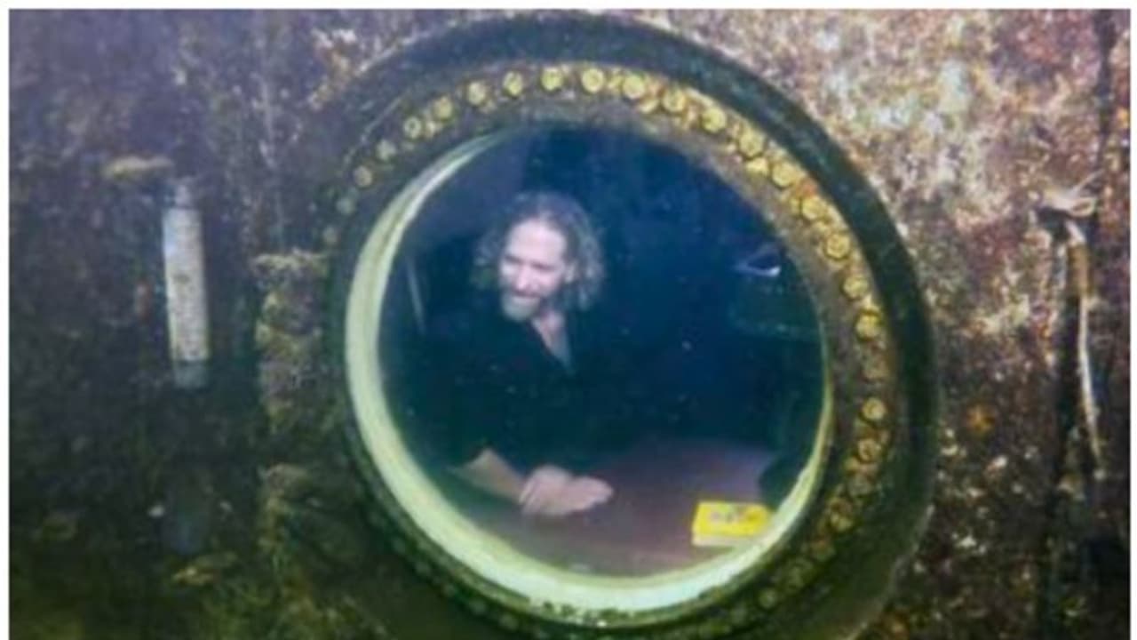 വെള്ളത്തിനടിയില്‍ നൂറ് ദിവസം; ലോക റെക്കോർഡ് സ്വന്തമാക്കി സര്‍വ്വകലാശാല അധ്യാപകന്‍ 