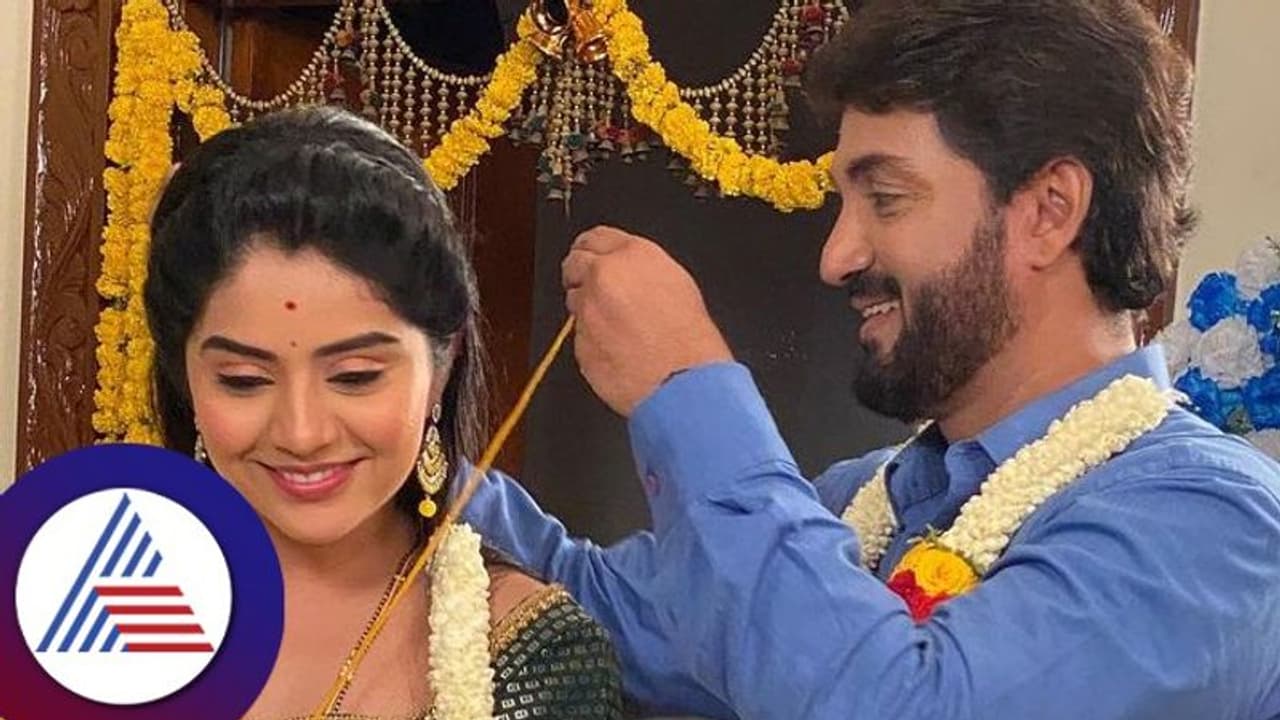 ಸೀರಿಯಲ್ ಮದುವೆಗಳಲ್ಲಿ ನಿಜಕ್ಕೂ ಮೂರು ಗಂಟು ಹಾಕ್ತಾರಾ? ಸೀರಿಯಲ್ ಮದುವೆಗಳಲ್ಲಿ ನಿಜಕ್ಕೂ ಮೂರು ಗಂಟು ಹಾಕ್ತಾರಾ?