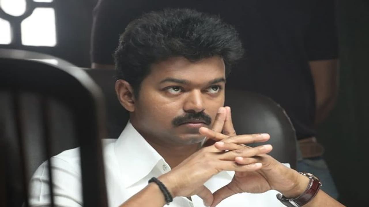 அடுத்த எம்ஜிஆரா விஜய்? திரும்பும் அரசியல் பார்வை! அடுத்த எம்ஜிஆரா விஜய்? திரும்பும் அரசியல் பார்வை!