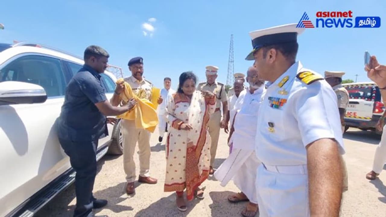 சரித்திரத்தை மறைக்க ஸ்டாலின் தந்திரம்! பிரதமர் மோடி பச்சை தமிழன்! தமிழிசை!! சரித்திரத்தை மறைக்க ஸ்டாலின் தந்திரம்! பிரதமர் மோடி பச்சை தமிழன்! தமிழிசை!!