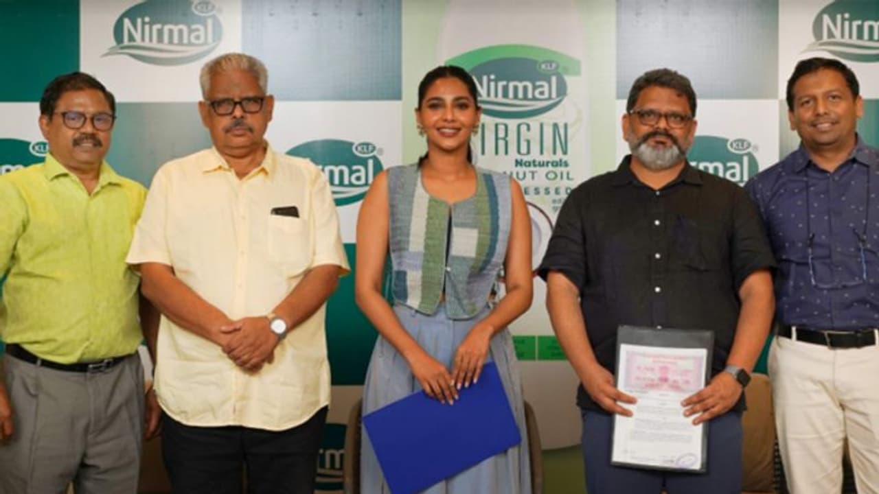 കെഎല്ഫ് നിര്മല് വെര്ജിന് നാച്ചറല്സ് കോക്കനട്ട് ഓയിലിന്റെ ബ്രാന്ഡ് അംബാസഡറായി ഐശ്വര്യലക്ഷ്മി കെഎല്ഫ് നിര്മല് വെര്ജിന് നാച്ചറല്സ് കോക്കനട്ട് ഓയിലിന്റെ ബ്രാന്ഡ് അംബാസഡറായി ഐശ്വര്യലക്ഷ്മി