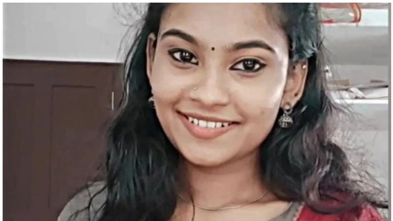 ബി.ഫാം വിദ്യാർത്ഥിനിയെ വീടിനുള്ളിൽ തൂങ്ങി മരിച്ച നിലയിൽ 