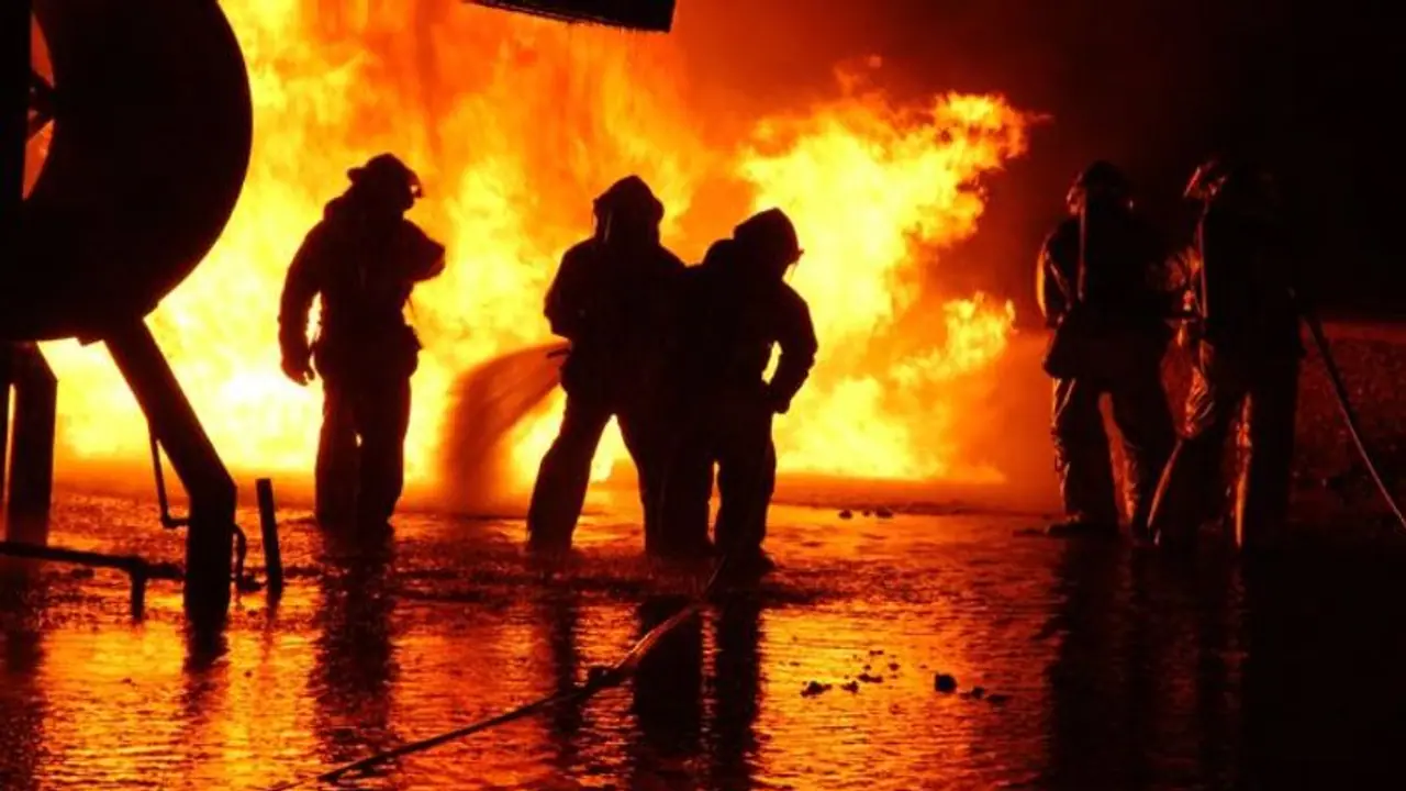 #BREAKING: சாத்தூர் அருகே பட்டாசு ஆலையில் பயங்கர வெடி விபத்து.. உடல் சிதறி உயிரிழந்த தொழிலாளி.! #BREAKING: சாத்தூர் அருகே பட்டாசு ஆலையில் பயங்கர வெடி விபத்து.. உடல் சிதறி உயிரிழந்த தொழிலாளி.!