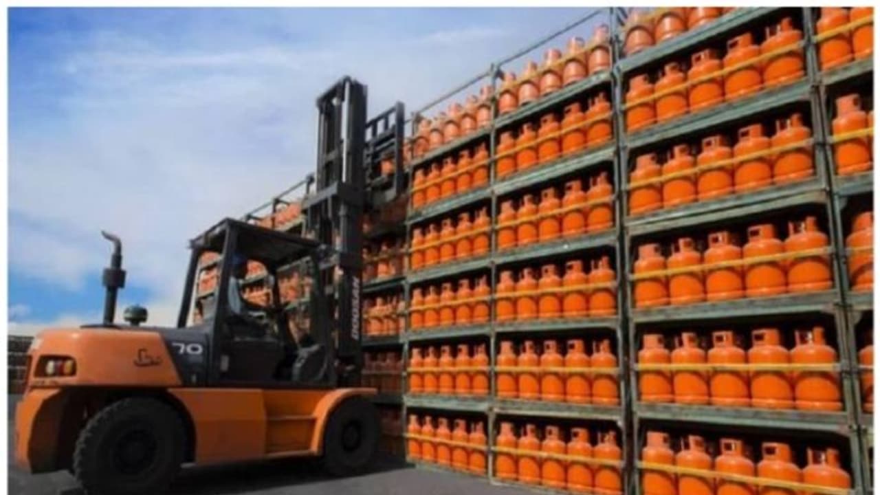 സൗദി അറേബ്യയിൽ പാചക വാതക വില ഒരു റിയാൽ വർധിച്ചു സൗദി അറേബ്യയിൽ പാചക വാതക വില ഒരു റിയാൽ വർധിച്ചു